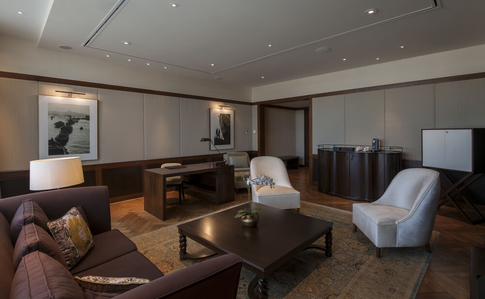 Executive Lounge