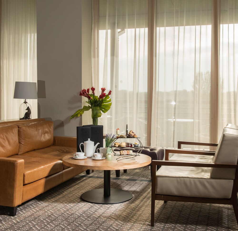Hotel Lounge