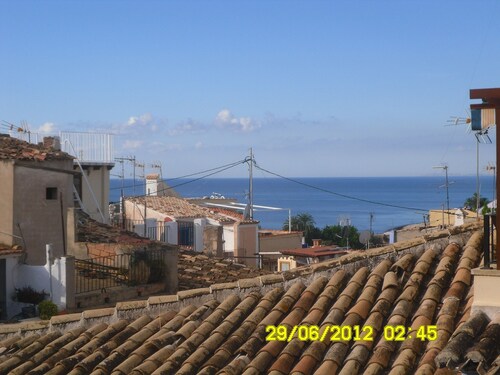 Fully Refurbished Townhouse Retaining Many Original Features, With Roof Terrace