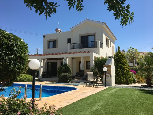 Luxury 3 Bedroom Villa With Pool AND Gardens