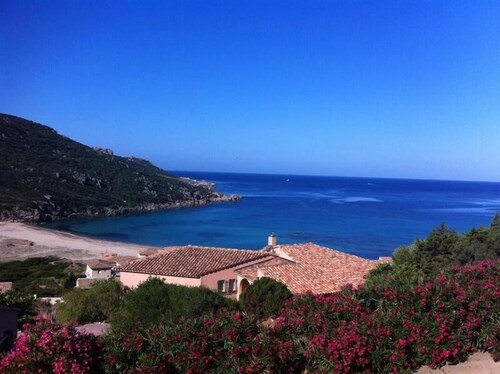 Tizzano: Villa avec vue exceptionnelle sur la mer, à deux pas de la plage.