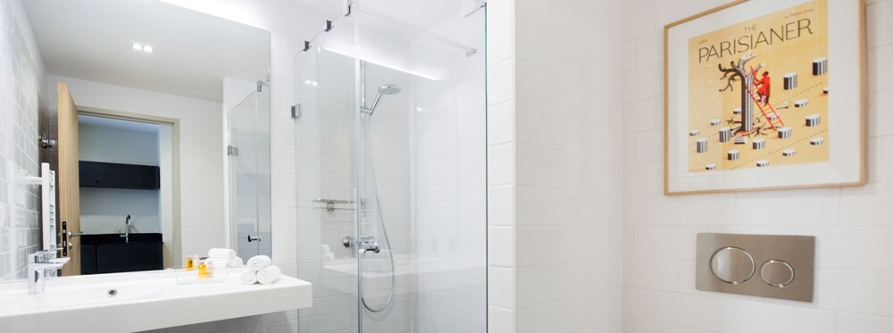 Junior Suite - Bathroom Shower
