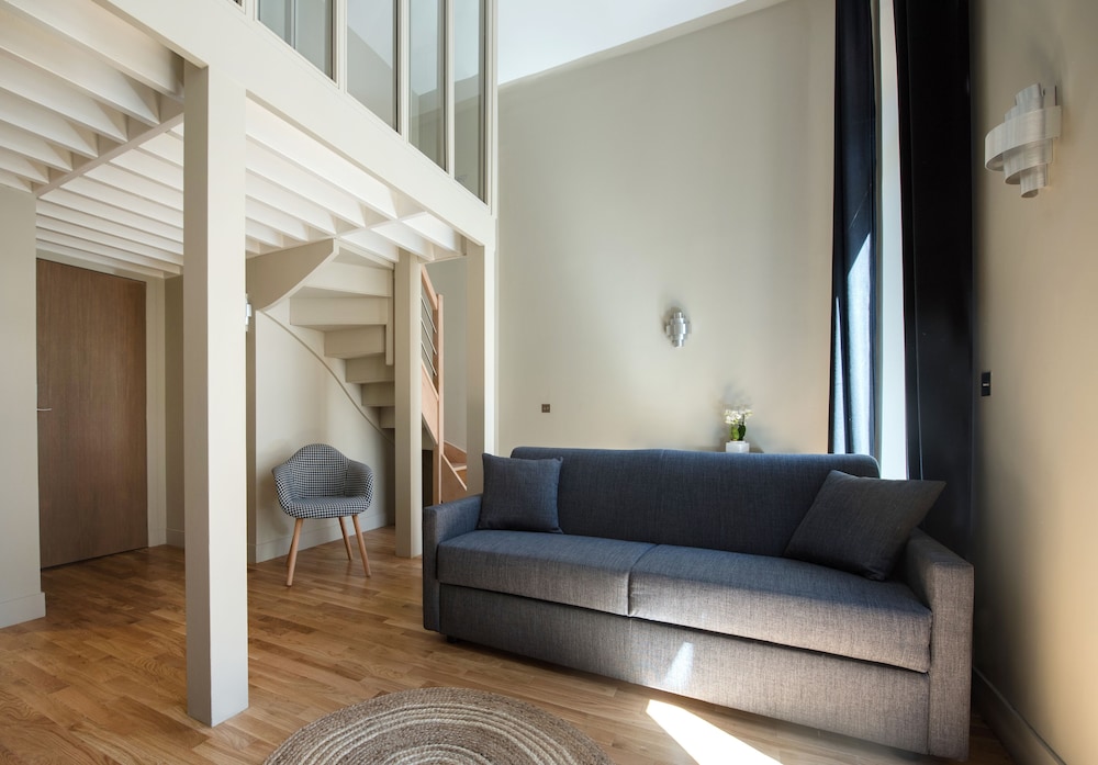 Apartment, 3 Bedrooms - Living Area