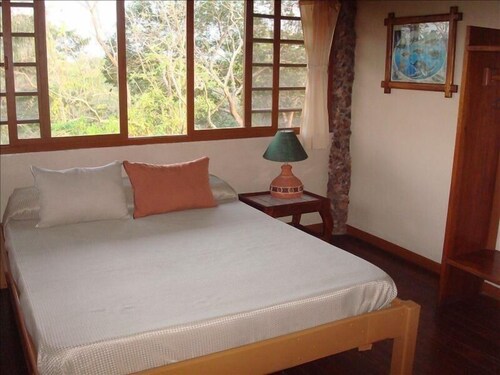 CASA LINDA VISTA / WALK To BEACH & SURFING / PEACEFUL & PRIVATE / SLEEPS 2 to 8