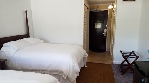 ~4 Stars Lihue Oceanfront Resort, free Wine+Chocs+Snacks~