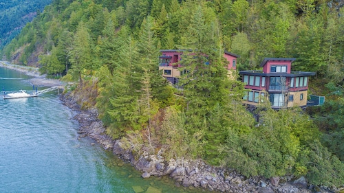 The Lodge on Harrison Lake