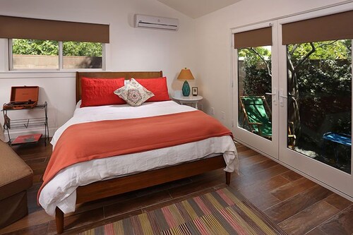 ~LA~- Charming Private Bungalow Guest House Rental-Prime Area