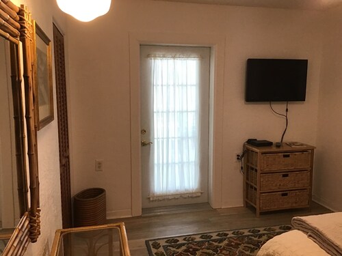 Cosy Edgewater Home with heated pool.