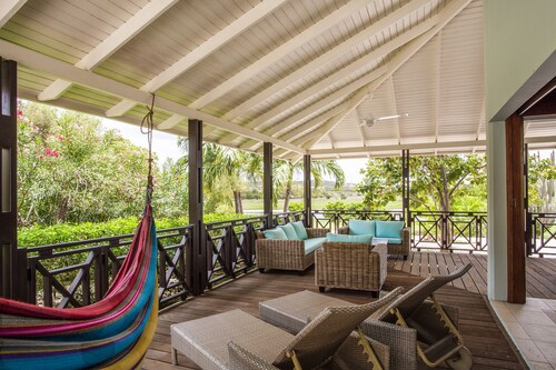 Blue Bay Villas