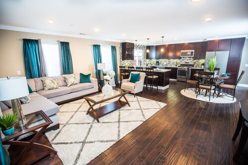 Luxurious 4 Bedroom & 3 Bath Home