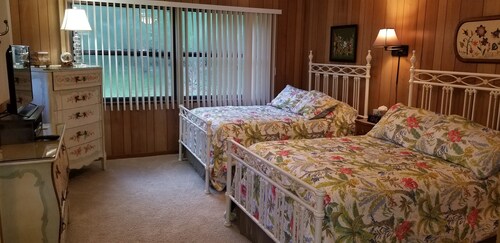 Riverfront, very private, great for families, pet friendly!