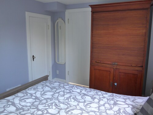 Beautiful Apartment with Stunning Ocean and Mountain Views