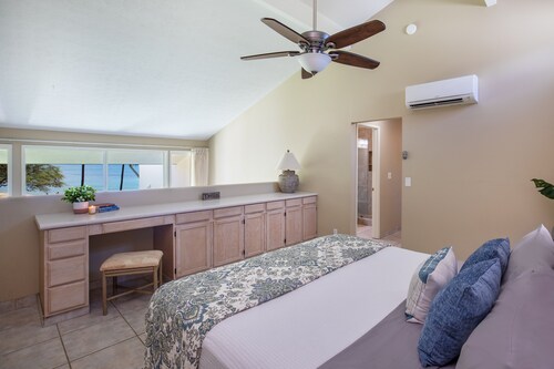 Maui Split System A/C sleep comfy and cool. Right On The Beach and Only Steps To