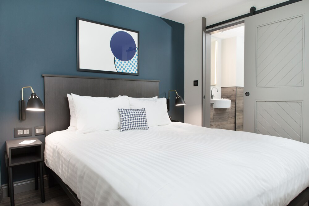 Studio Suite, 1 Double Bed & 1 Sofa Bed - Guestroom