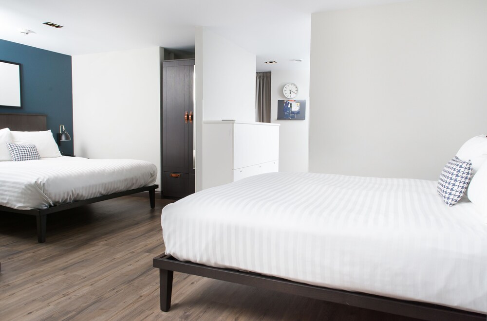 Studio Suite, 2 Double Beds - Guestroom
