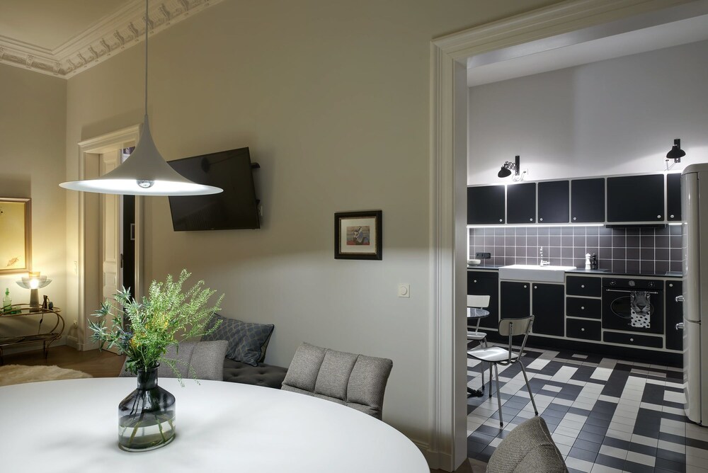 Essbereich im Zimmer (Apartment, 3 Schlafzimmer (CORA C - Tschaikowskistraße 19))