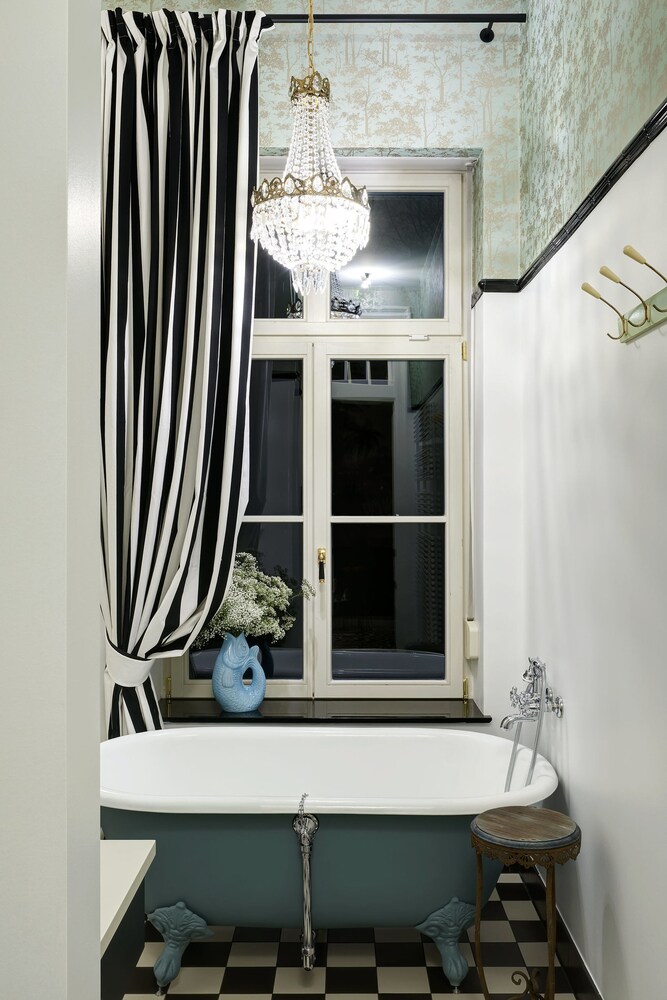Badezimmer (Apartment, 3 Schlafzimmer (CORA C - Tschaikowskistraße 19))