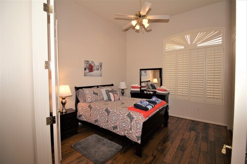 LUXURY RESORT-STYLE/MOUNTAIN VIEW, POOL/SPA GOLF, HIKE, NEAR EVENTS