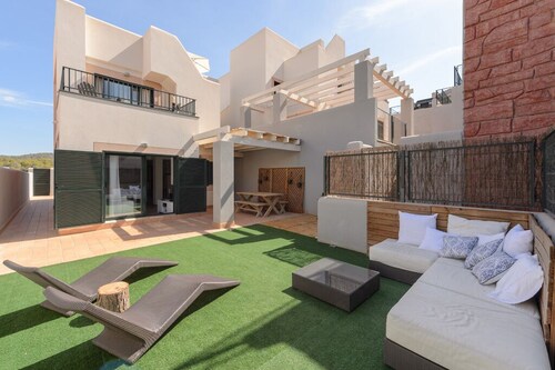 Caracter House in Cala Tarida (Reg. Consell de Ibiza 2015016051-22 / 07/2015)