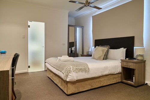 Norfolk Hotel
