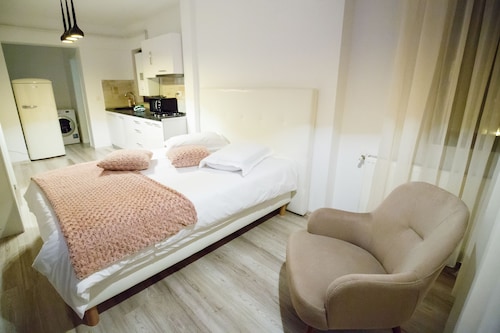 Metropolitan Iassium Luxury Suites