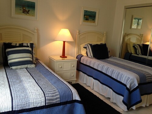 Grand Cayman Oceanfront Condo, Serenity Kai, Kaibo Yacht Club