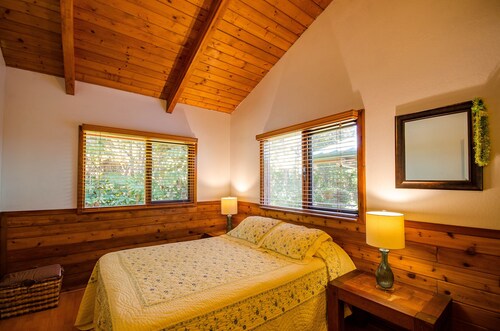 Popular 3 bdrm 2 bath house minutes from Natl Park & Volcano Village