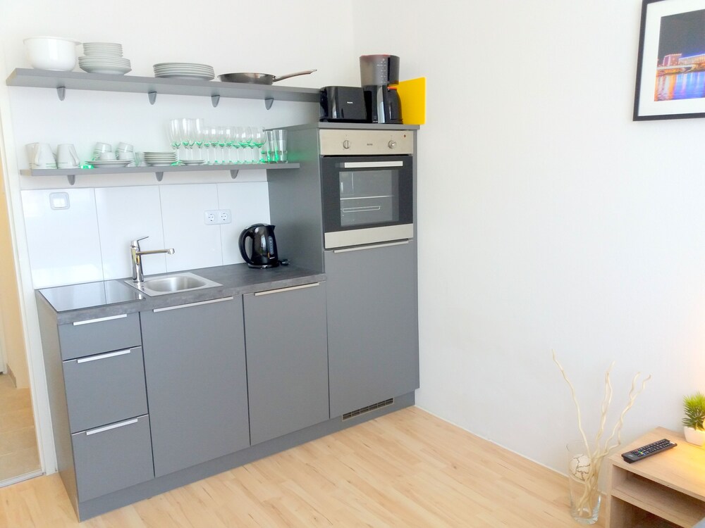 Küche im Zimmer (Studio-Apartment-22m2-101-102-103)