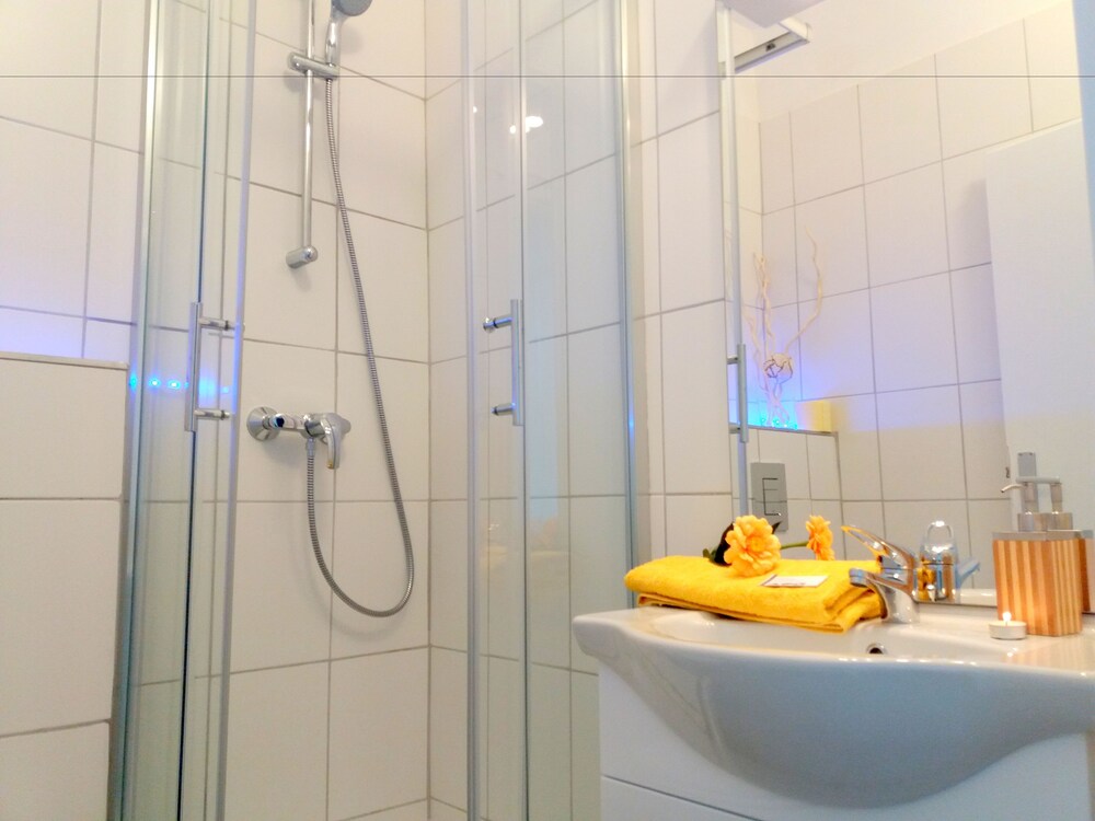 Badezimmer (Studio-Apartment-22m2-101-102-103)