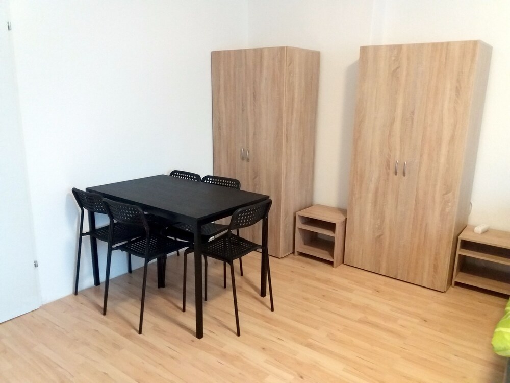 Essbereich im Zimmer (Apartment-2SZ-205)