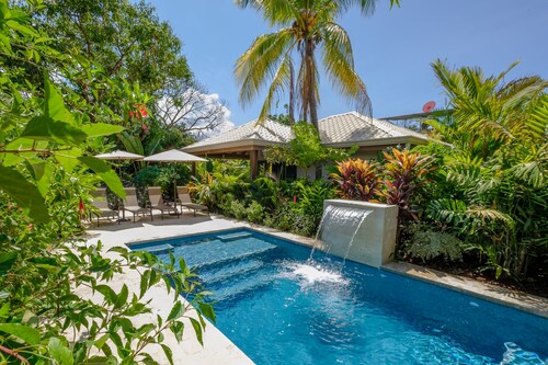J5 Luxury 1 BDRM Villa Incredible Garden & Walking Distance