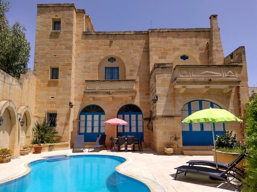Ta' Mananni -Holiday villa with own private swimming pool