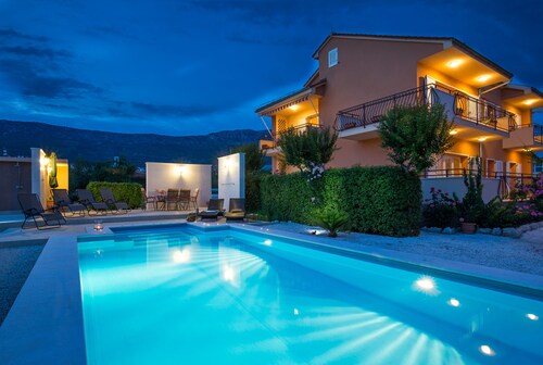 Luxury villa with private heated pool, hot tub, mini golf, spacious inter...