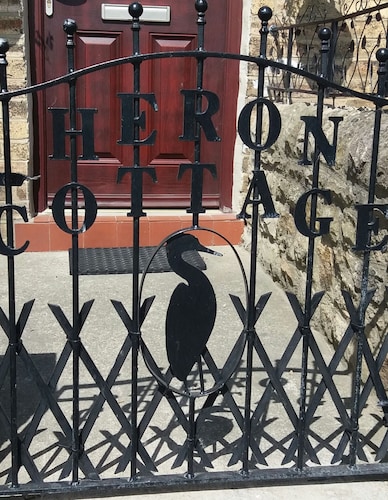 "Heron Cottage" Walkers Paradise & Pet Friendly