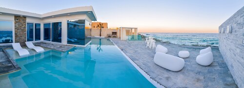 A Spectacular Brand New Contemporary Villa Nestled Just In Front of the Sea!