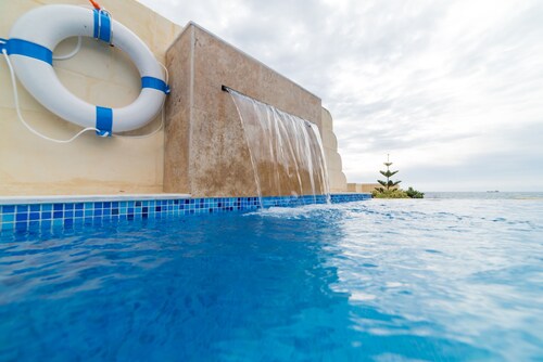 Villa Dorado - A Charming New Villa with Beautiful Sea Views!