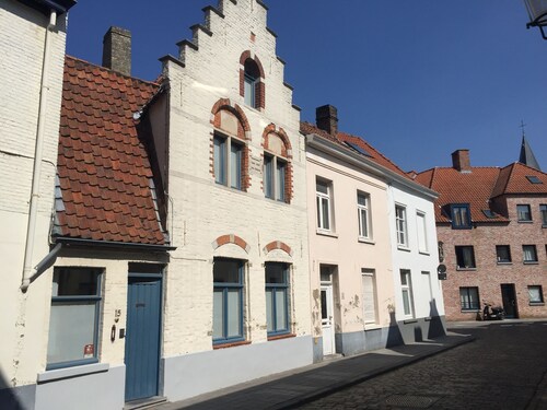 'De Hoedenmaker': Cosy 17th century Flemish House in historical centre of Bruges