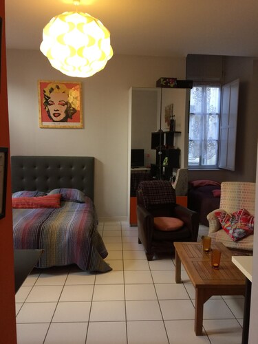 MAGNIFIQUE Grand studio dans quartier historique centre ville de perigueux