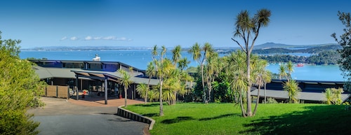 Te Whau Lodge