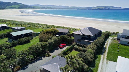 Curio Bay Salt House Motel
