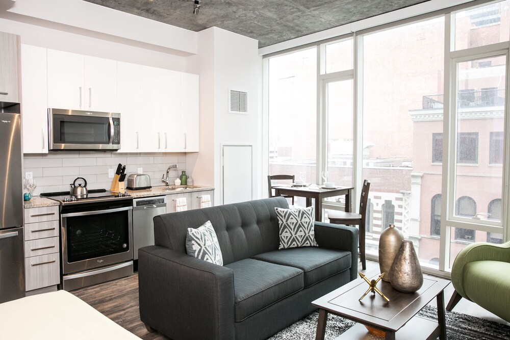 Standard Studio, 1 King Bed - Living Room