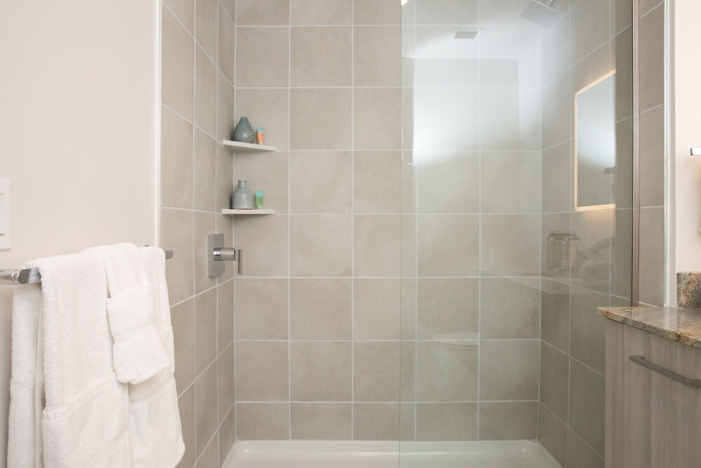 Standard Apartment, 1 Bedroom - Bathroom Shower