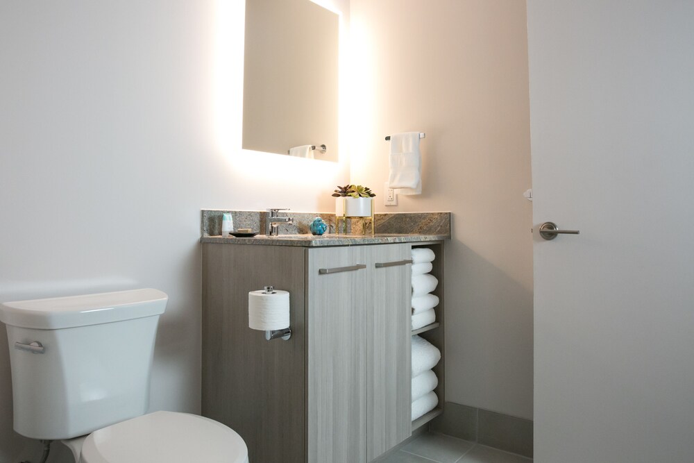 Standard Studio, 1 King Bed - Bathroom