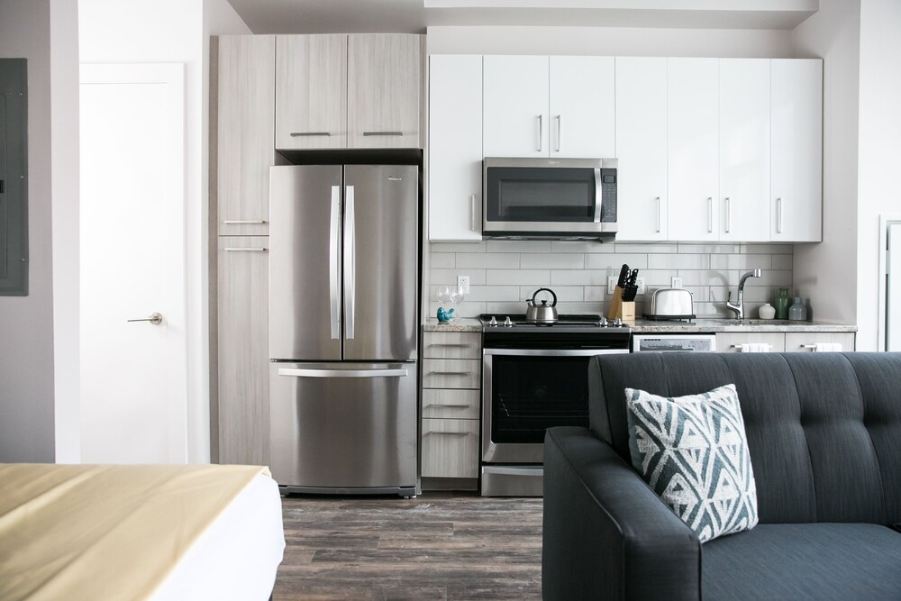 Standard Studio, 1 King Bed - Living Area