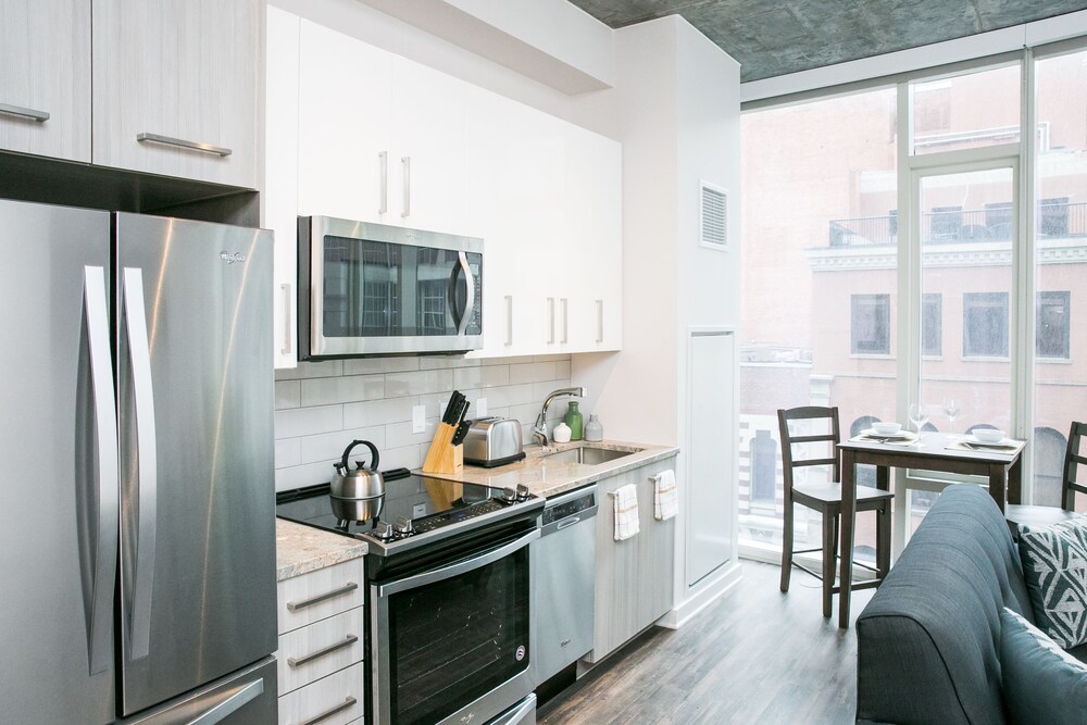 Standard Studio, 1 King Bed - In-Room Kitchen