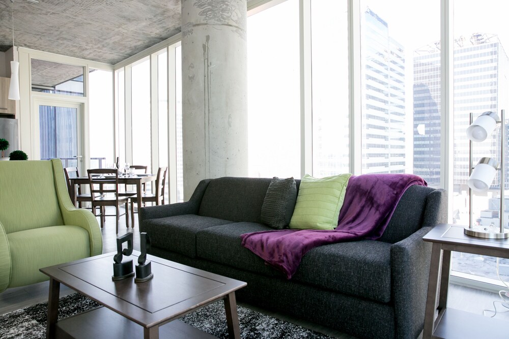 Premium Apartment, 2 Bedrooms - Living Room