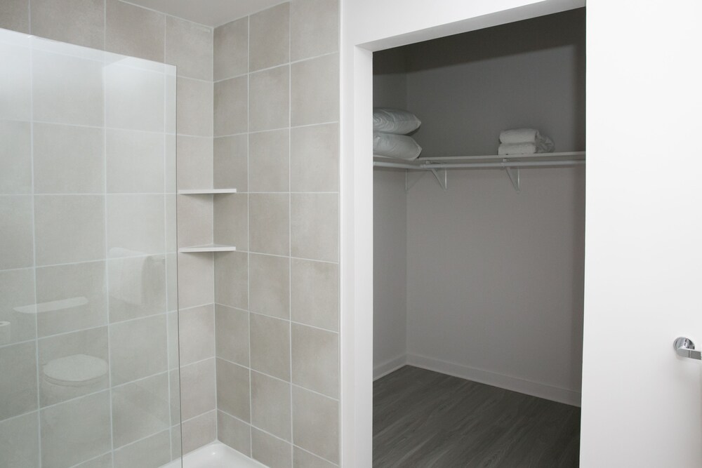 Standard Apartment, 2 Bedrooms - Bathroom Shower