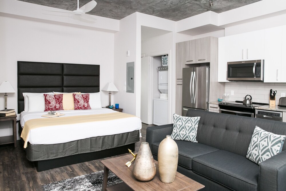 Standard Studio, 1 King Bed - Guestroom
