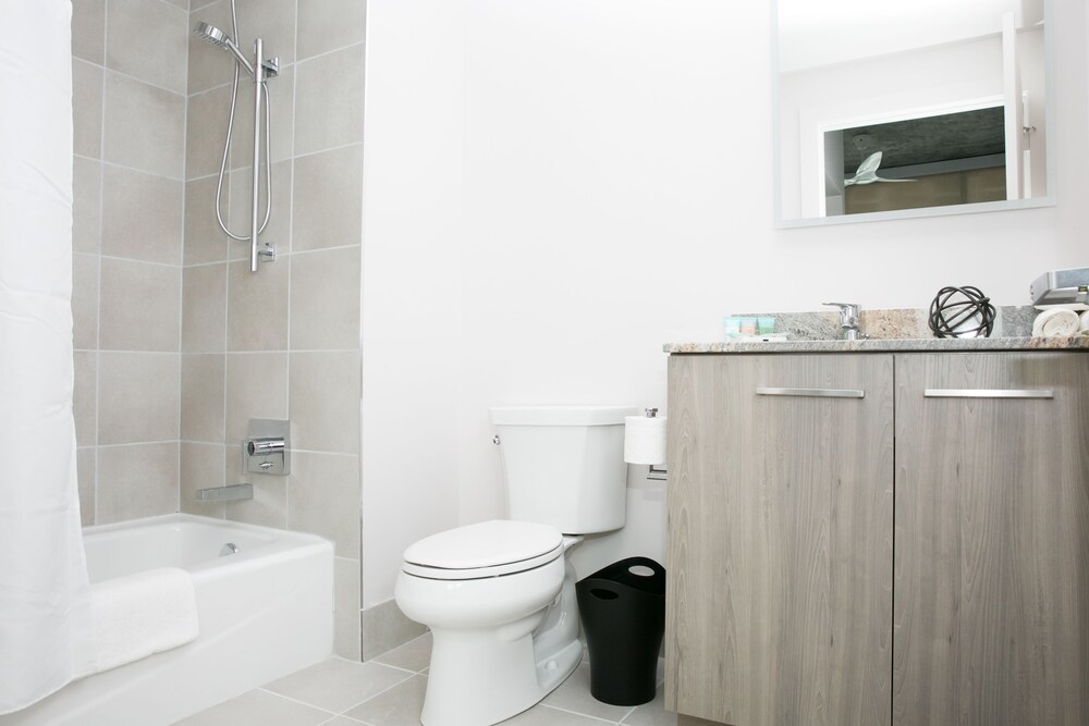 Premium Apartment, 2 Bedrooms - Bathroom