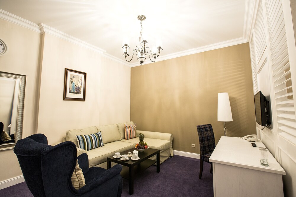 Deluxe Double or Twin Room - Guestroom